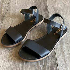 Sandal flats